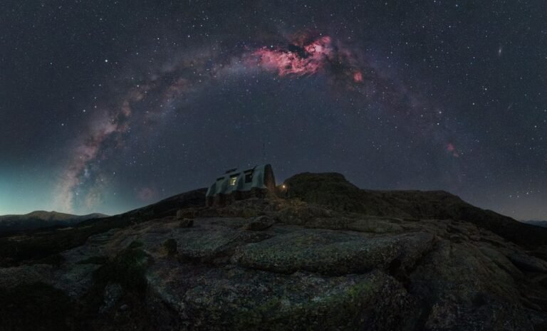 Unraveling Lunar Mysteries: California's Top Stargazing & Observatory Experiences