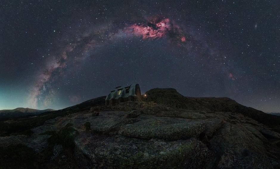 Unraveling Lunar Mysteries: California's Top Stargazing & Observatory Experiences