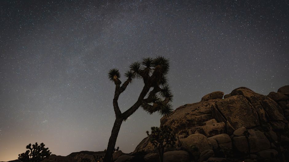 Uncovering California's UFO Hotspots: A Guide to the Golden State's Mysterious Skies